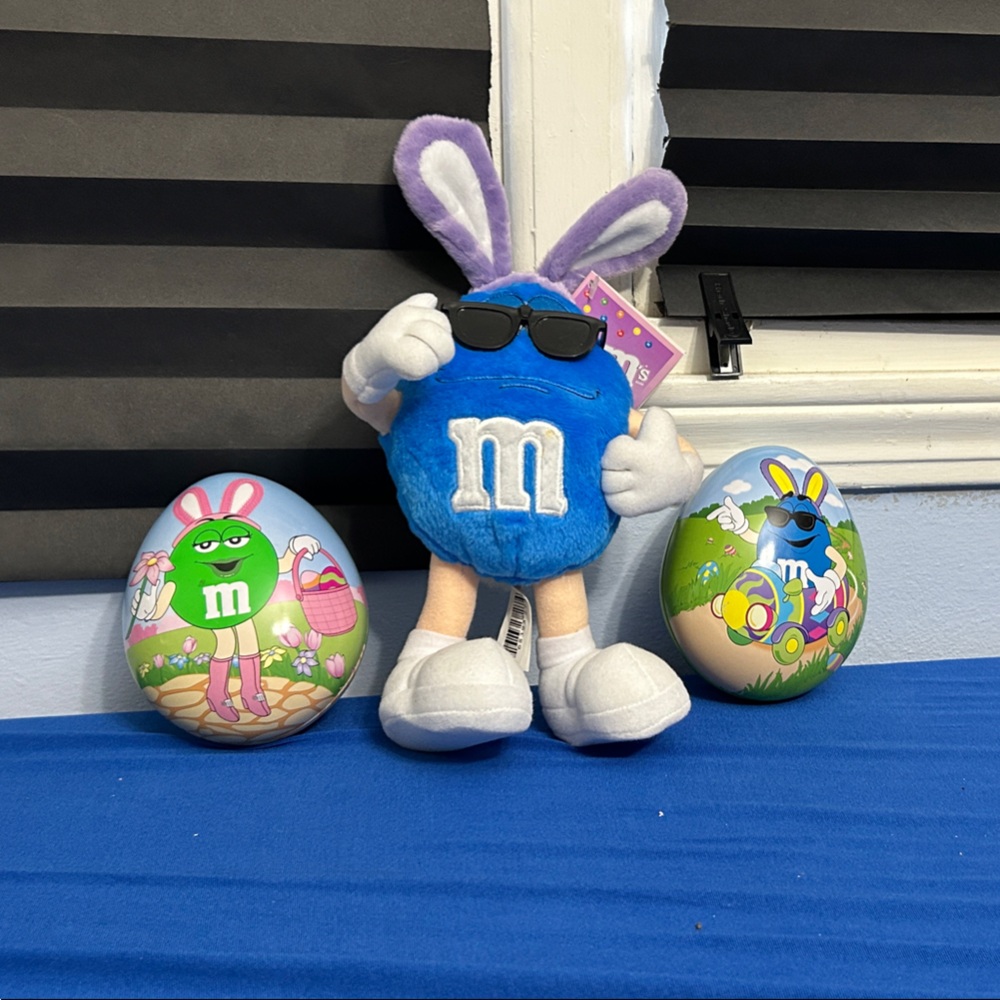 M&M'S Blue Bunny Plush with Easter Egg Set